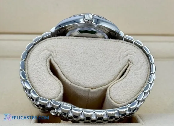 Rolex Lady Datejust 28mm case side detail