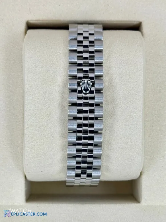 Rolex Datejust 28mm watch with date window
