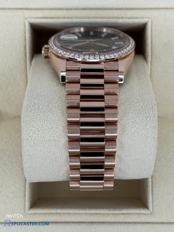 Rolex Day-Date 36mm - Crown and case detail
