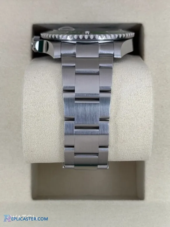 Submariner 41mm clone, bezel detail