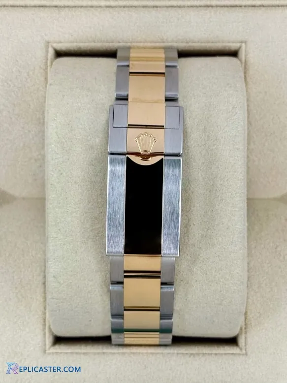 Rolex Daytona 40mm in presentation box