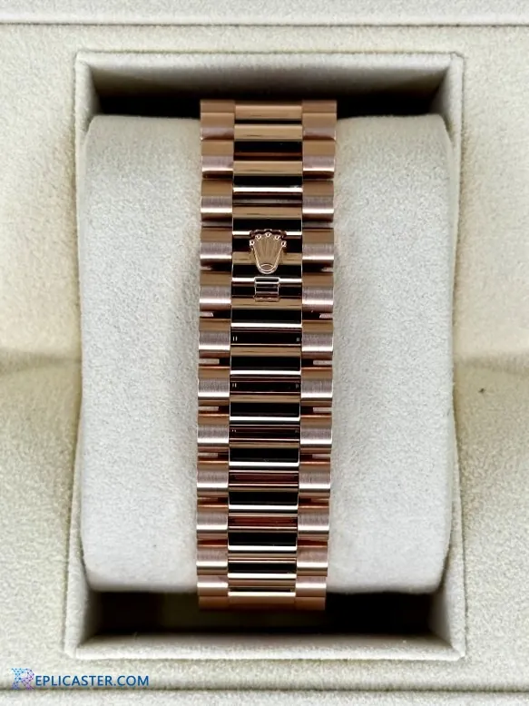 Replica Rolex Day-Date 40mm, angled view