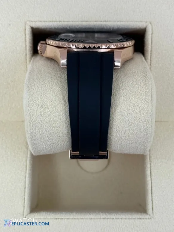 Yacht-Master 37mm crown detail