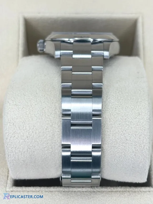 Rolex Oyster Perpetual 31mm Turquoise clasp detail