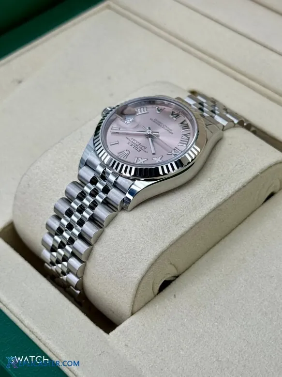 Datejust 31mm case and Jubilee bracelet detail