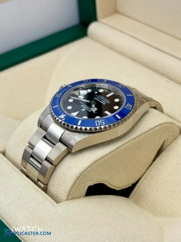 Submariner 126619LB blue bezel detail