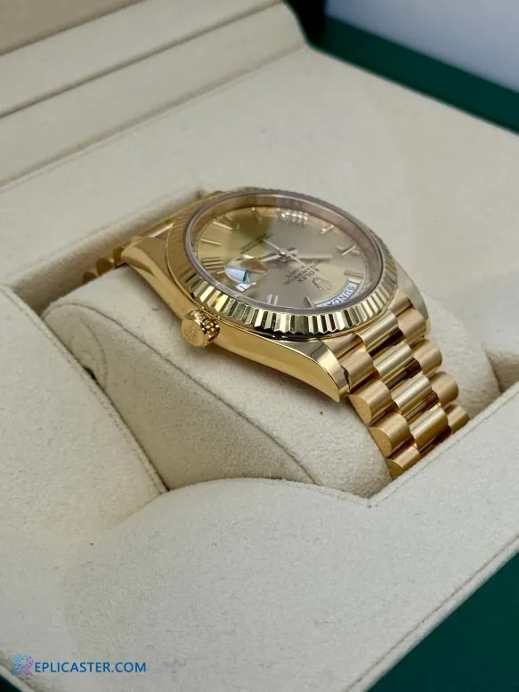 Rolex Day-Date 40mm - Champagne Roman Dial Detail