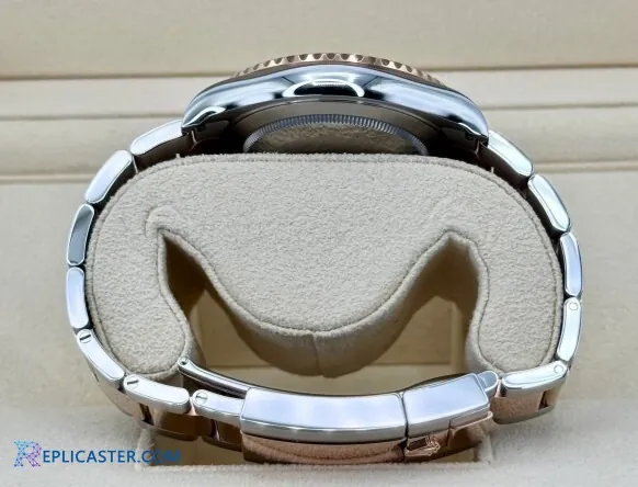 Yacht-Master 40mm black dial detail