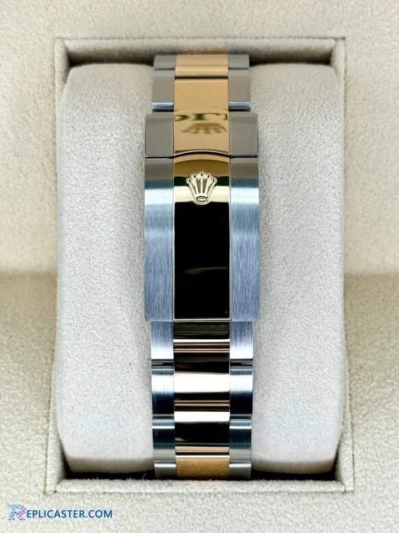 Sky-Dweller bracelet clasp detail