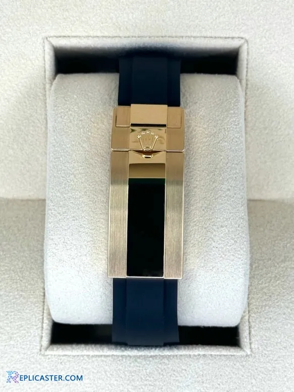 Daytona 40mm replica angled view