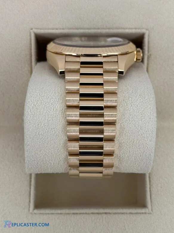 Replica Rolex Day-Date crown detail