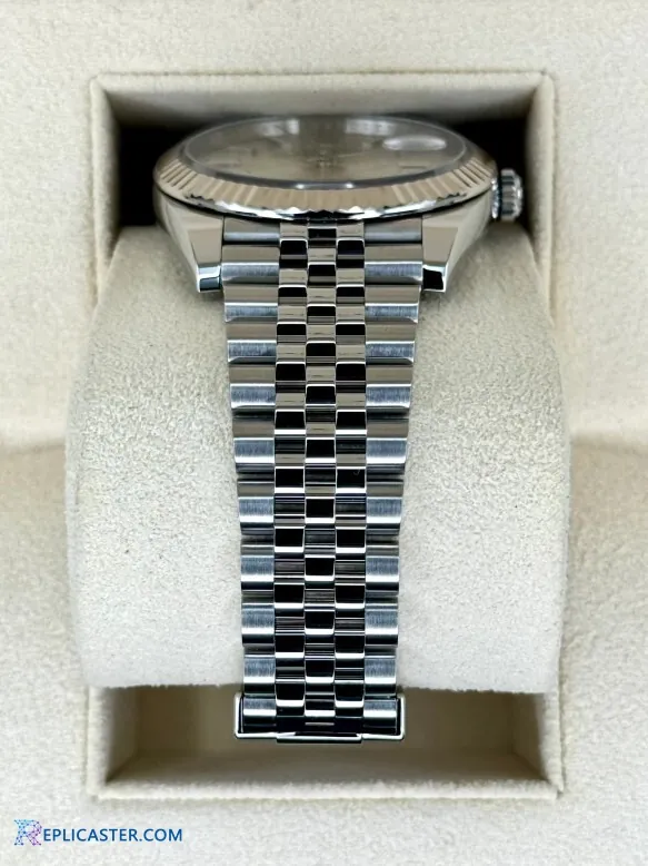 Rolex Datejust 41mm in presentation box