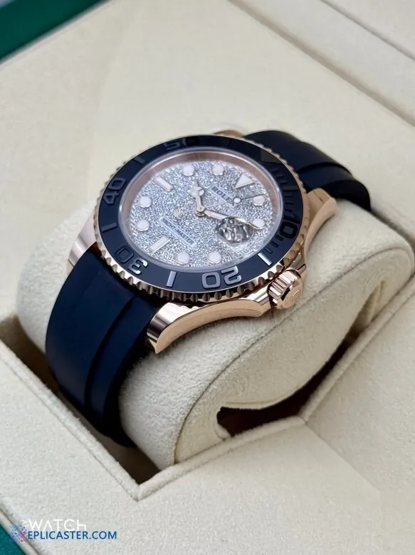 Close-up of Yacht-Master 40mm black rubber band