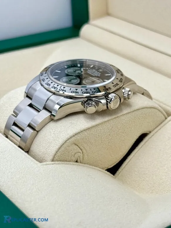 Rolex Daytona 40mm side view in presentation box