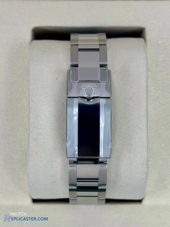 GMT-Master II 126710BLNR in presentation box