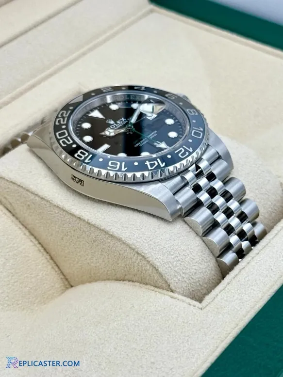GMT-Master II 40mm - Crown Detail
