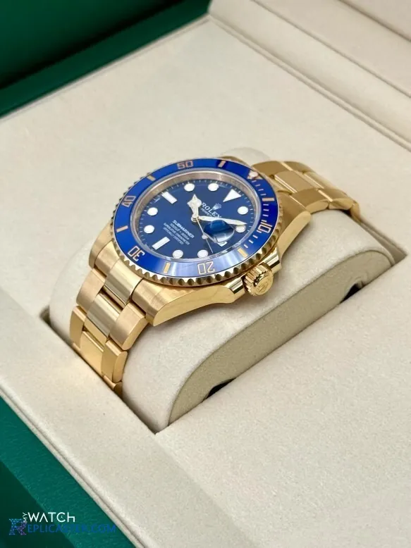 Rolex Submariner 41mm gold bezel detail