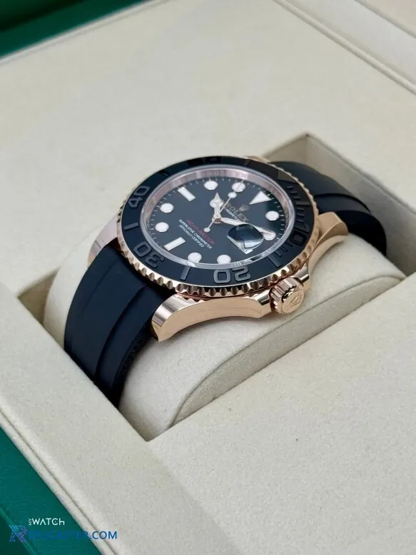 Yacht-Master 40mm bezel close-up