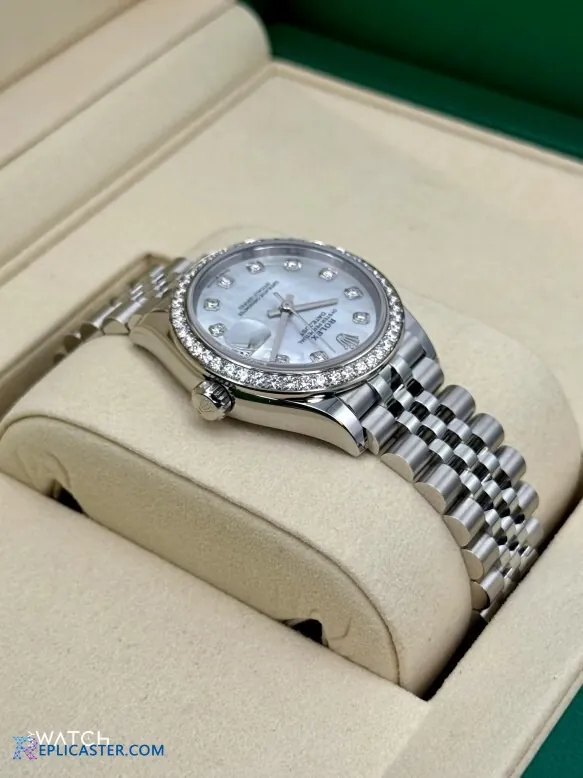 Datejust 28mm diamond bezel detail