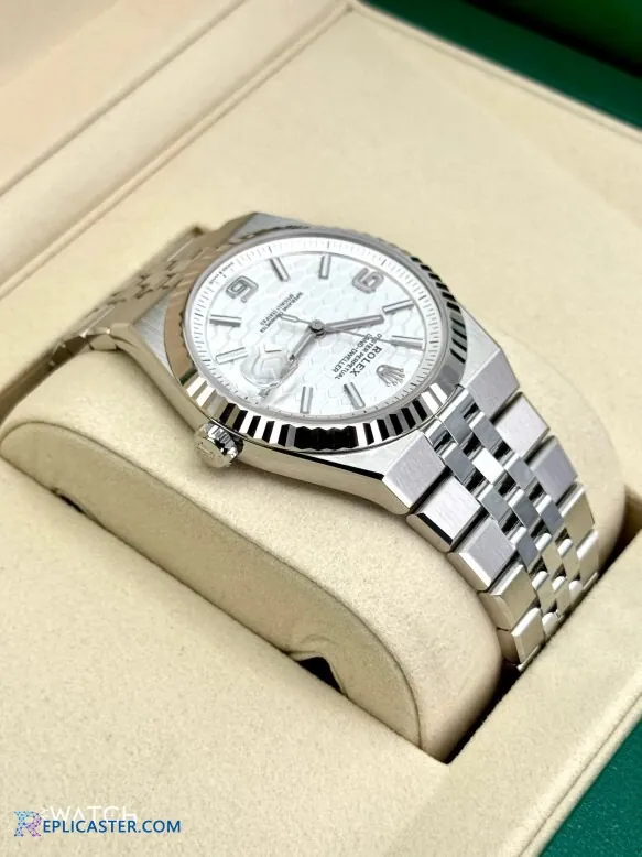 Rolex Land-Dweller 40mm case detail