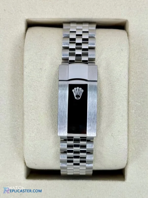 Rolex Datejust 41mm - Bracelet Clasp Detail