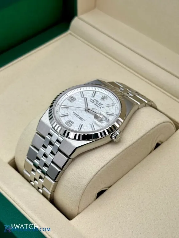 Rolex Land-Dweller 40mm in presentation box