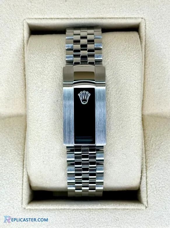 Rolex Datejust 41mm fluted bezel close-up