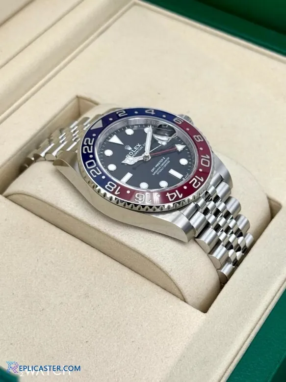 GMT-Master II Pepsi bracelet close-up
