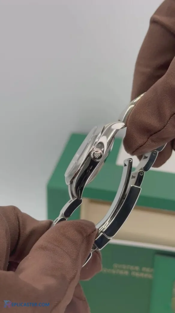 Rolex Oyster Perpetual 31mm clasp detail
