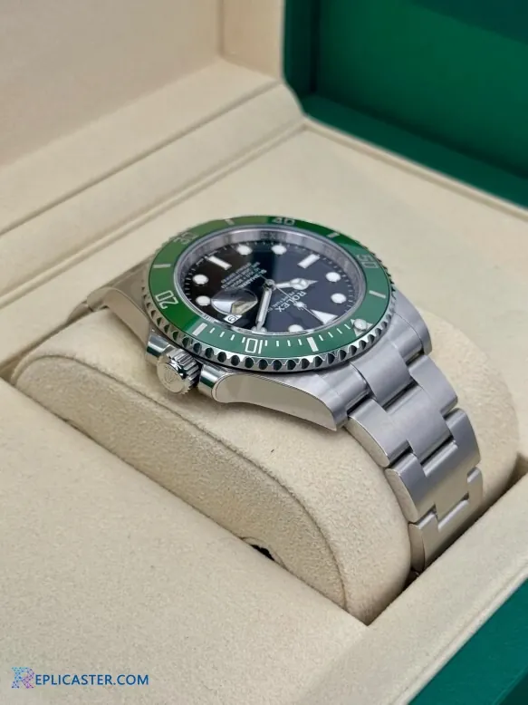 Submariner 41mm clone, black dial detail