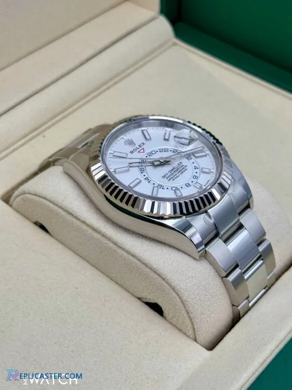 Sky-Dweller 42mm stainless steel band close-up