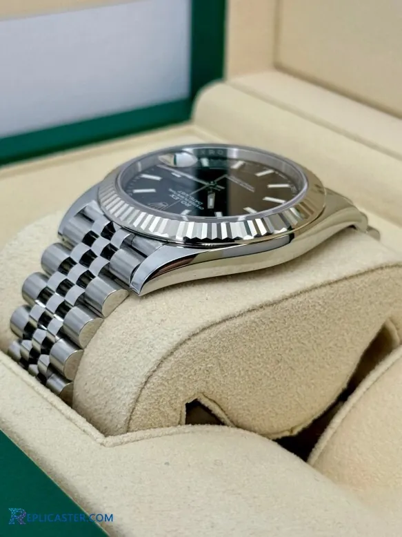 Datejust 41mm case and Jubilee bracelet detail