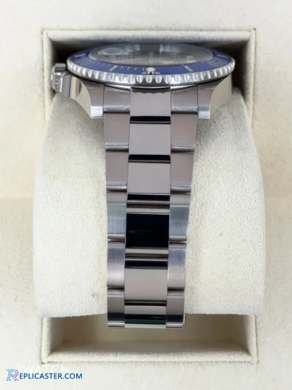 Submariner 126619LB clasp detail