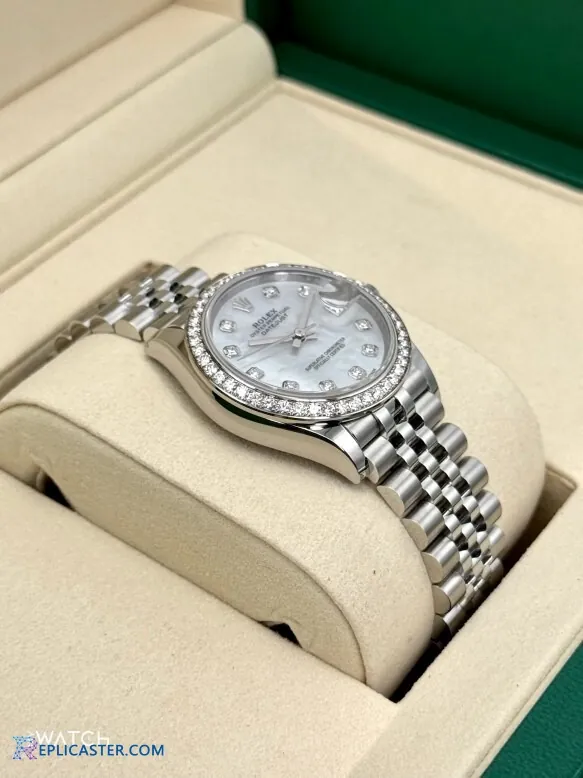 Rolex Datejust 28mm Jubilee bracelet detail