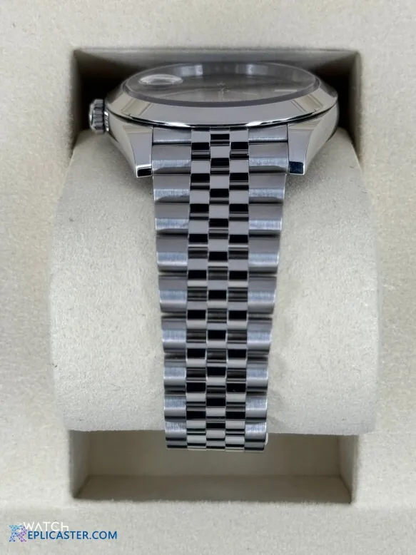 Rolex Datejust 41mm - Side View of Case