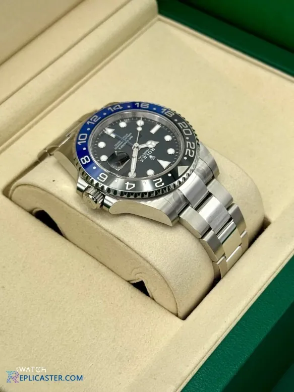 GMT-Master II 126710BLNR black dial detail