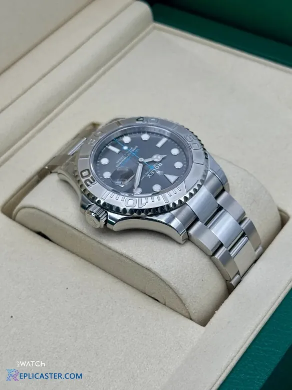 Yacht-Master 40mm bracelet close-up