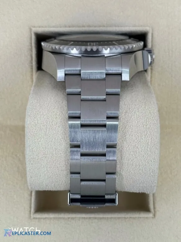 Rolex Deepsea 44mm replica band detail