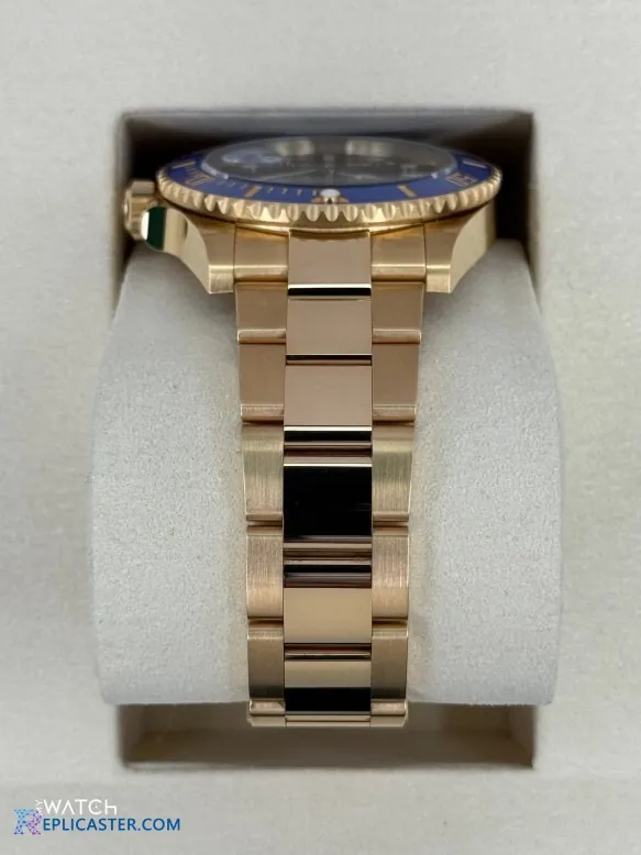 Submariner 41mm gold crown and case