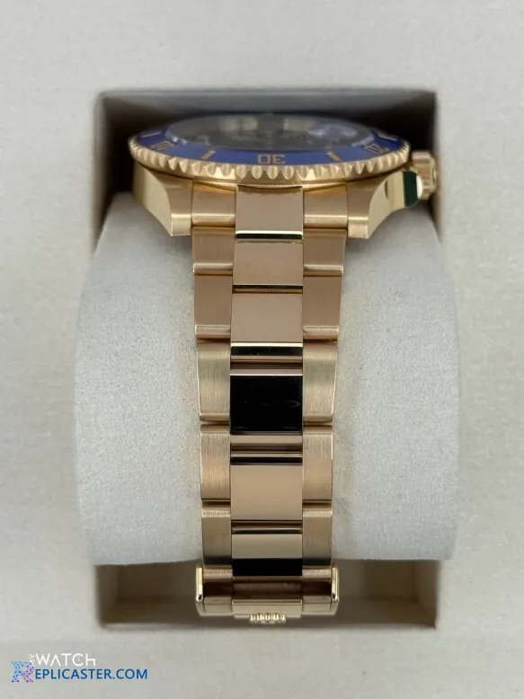 Rolex Submariner 41mm gold in presentation box
