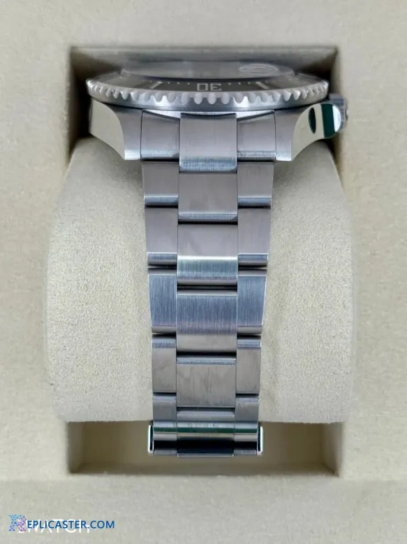 Sea-Dweller 43mm clone crown and case detail