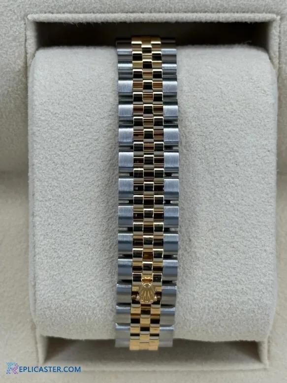 Bracelet clasp detail, Rolex Lady Datejust 28mm