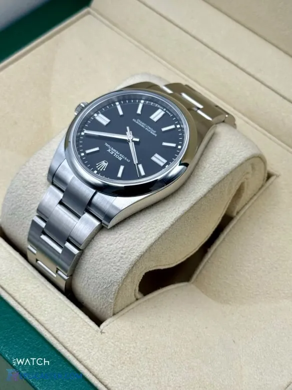 Rolex Oyster Perpetual 41mm case detail