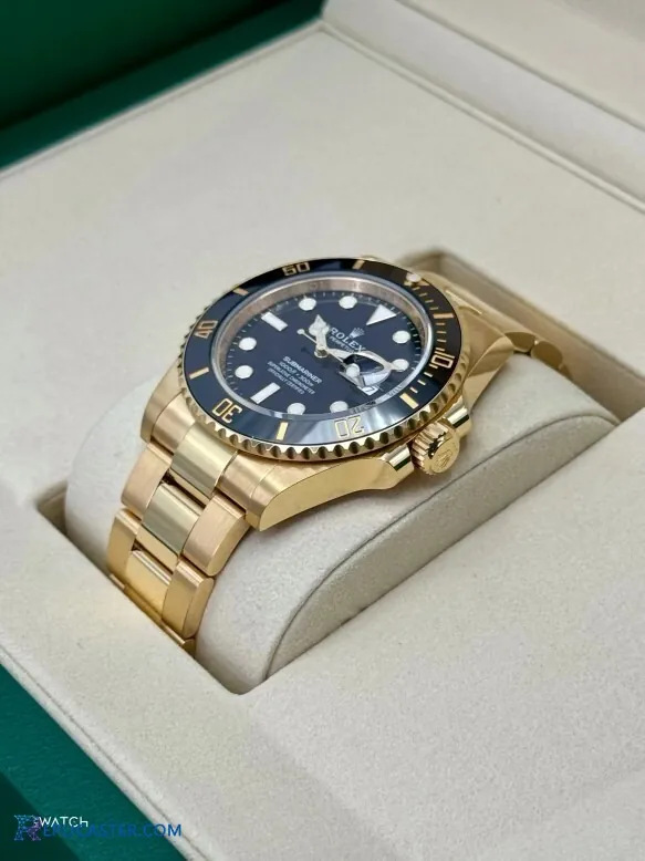 Rolex Submariner 41mm bezel detail