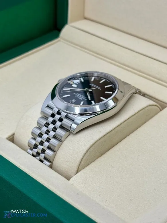 Datejust 41mm case and bezel detail
