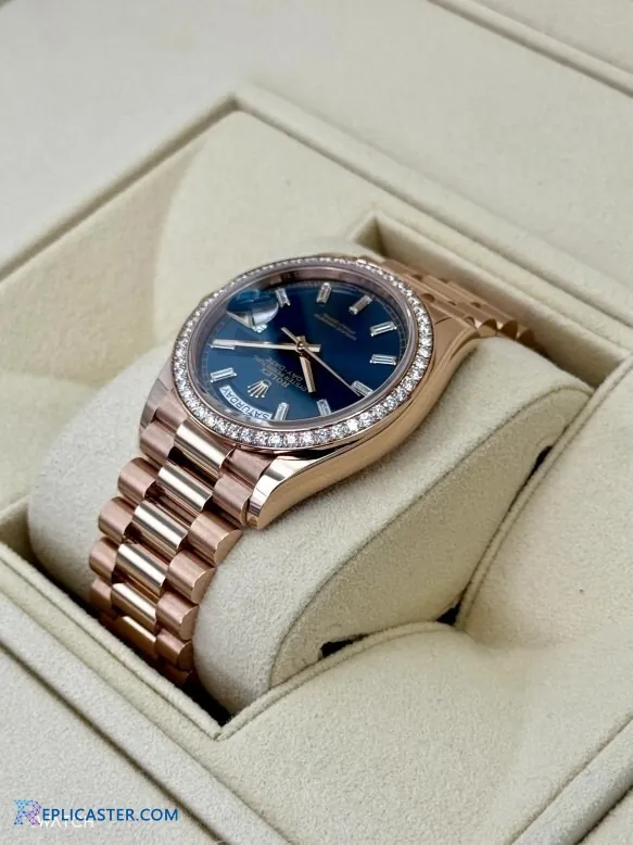 Rolex Day-Date 36mm - Rose gold case side detail