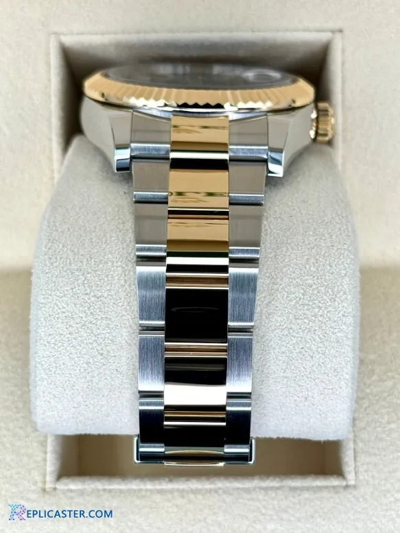 Sky-Dweller in presentation box
