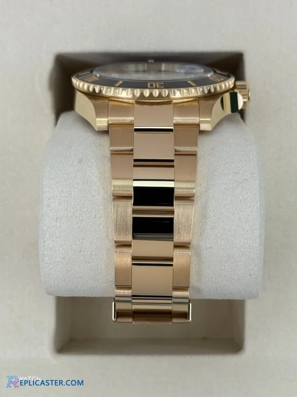 Rolex Submariner 41mm side view