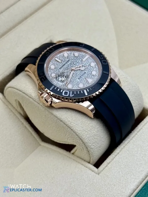 Yacht-Master 40mm rose gold bezel detail
