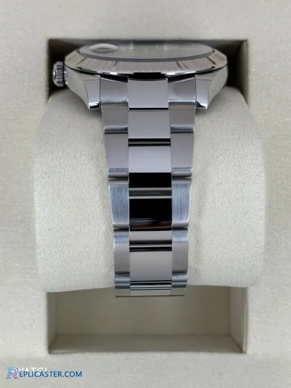 Datejust 41mm crown detail
